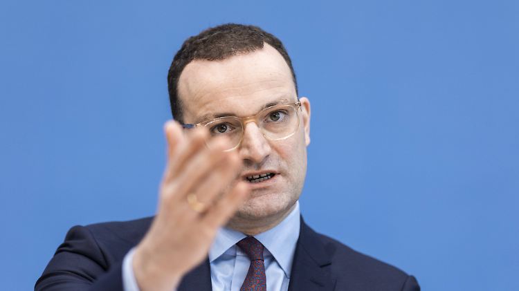 Bundesgesundheitsminister Spahn will das digitale Impfzertifikat an die "tatsächliche Schutzwirkung" der Covid-19-Impfstoffe anpassen.