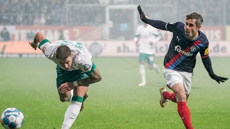 Bremen gerät gegen starke Kieler ins Straucheln.