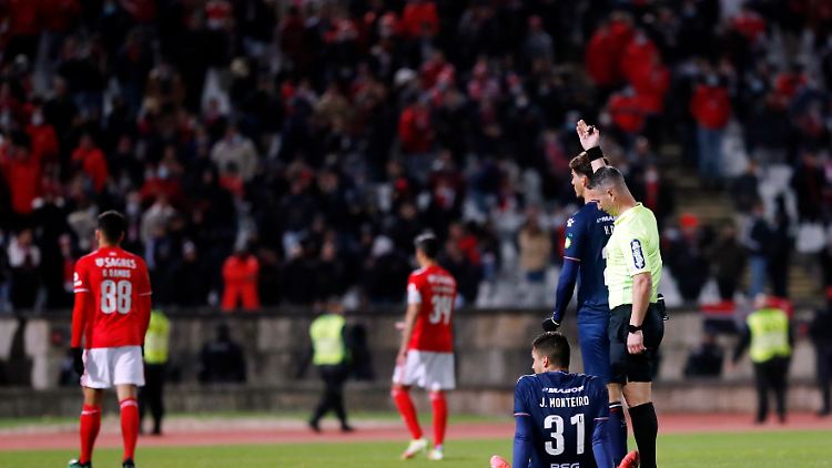 Ratlose Gesichter in Lissabon: Warum fand das Spiel überhaupt unter diesen Bedingungen statt?