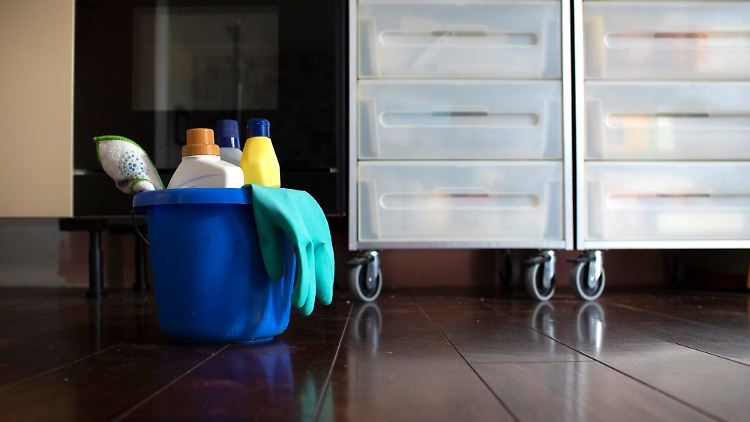 Unterstützung bei der Reinigung der Wohnung ist nur eine von mehreren Arten, die Gutscheine zu nutzen.