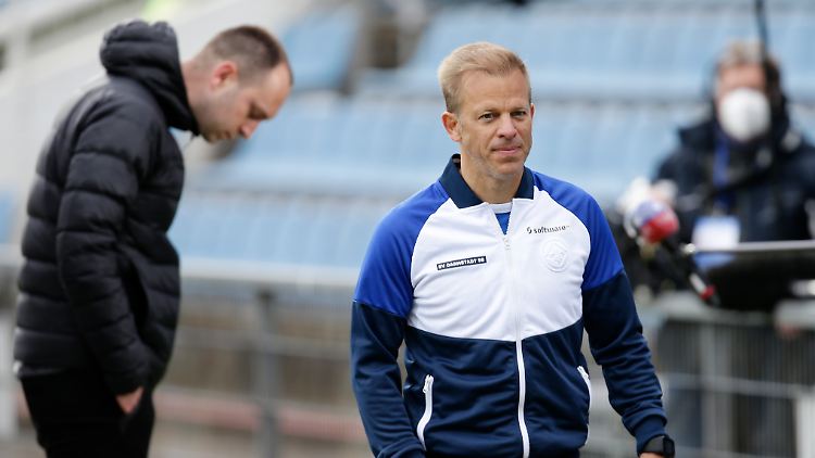 Markus Anfang (r.) und Ole Werner beim Spiel Holstein Kiel gegen Darmstadt am letzten Spieltag der Vorsaison. 