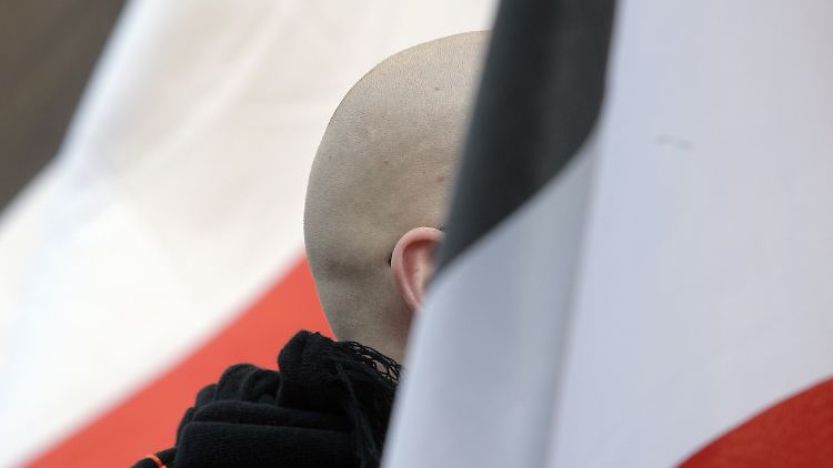 Maier fordert eine Erweiterung der Befugnisse des Verfassungsschutzes, um Rechtsextremismus wirksamer zu bekämpfen.