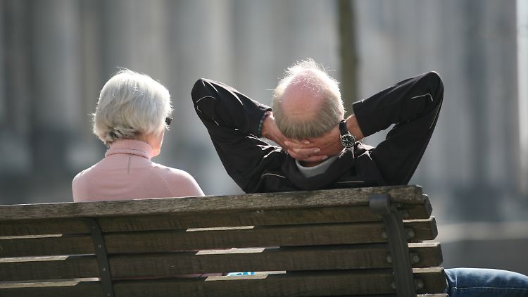 Finanziell bislang gut durch die Corona-Krise gekommen: Rentnerinnen und Rentner in Deutschland.