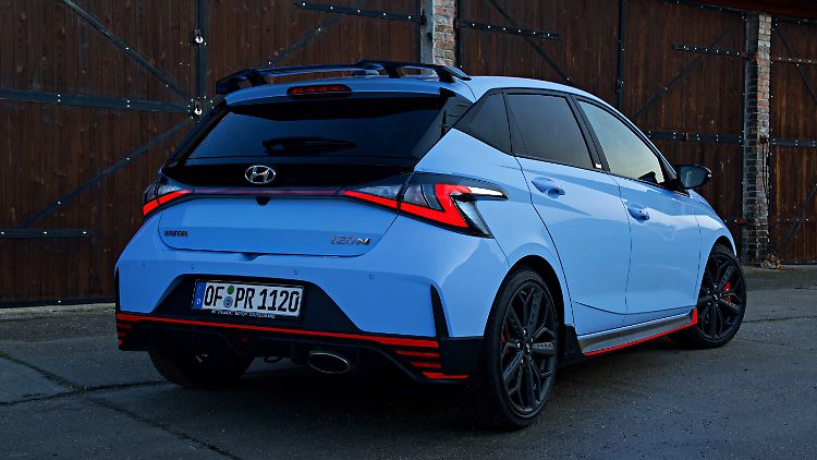 Hinter dem armdicken Endrohr des Hyundai i20 N verbirgt sich eine Sportabgasanlage mit Klappensteuerung, die ganz feine Musik macht.