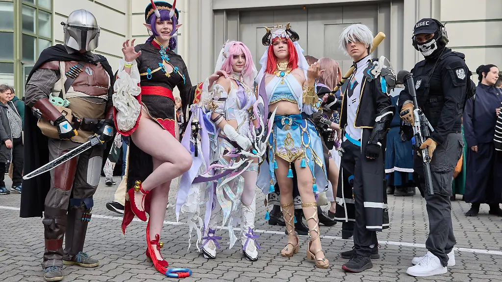 Sie-schluepfen-in-fantasievolle-Rollen