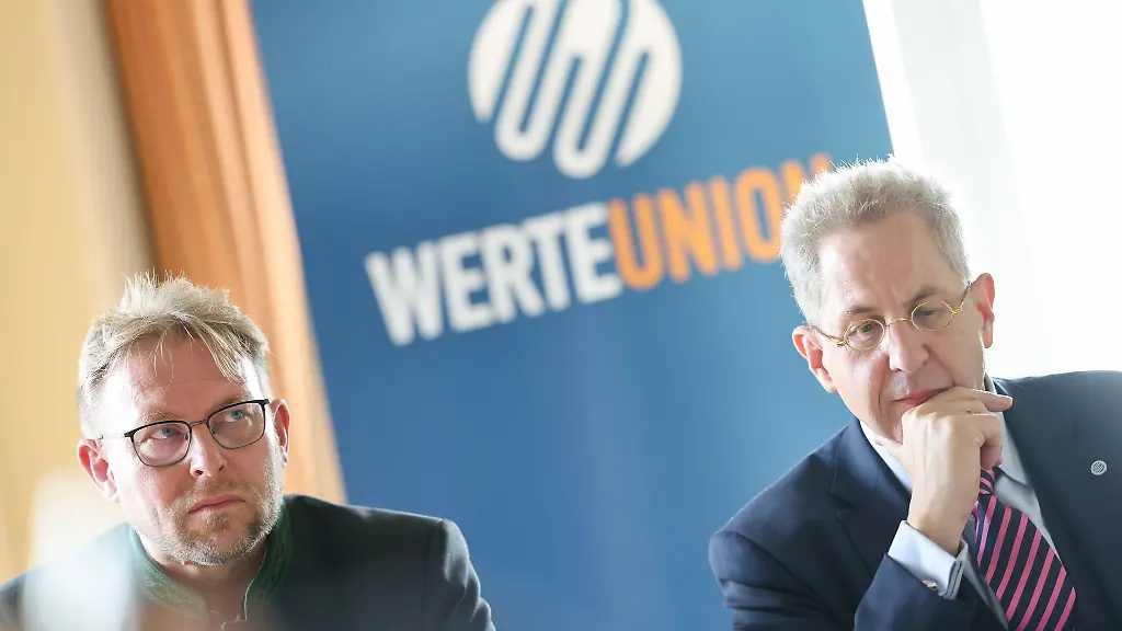 Die-Werteunion-von-Hans-Georg-Maassen-rechts-hat-nun-auch-einen-Landesverband-in-Bayern-Dessen-Vorsitzender-ist-Joerg-Uhlig