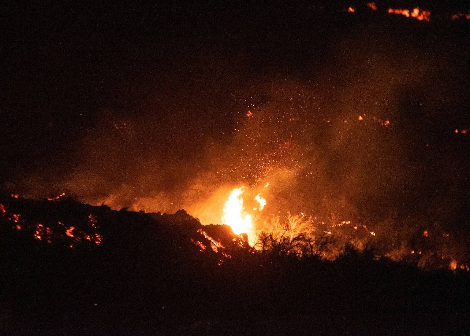 Erneut bricht der namenlose Vulkan im Gebirgszug Cumbre Vieja auf La Palma aus. 