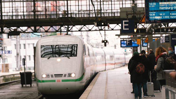 Bei der Deutschen Bahn komme es zu "einer Kollision von Interessen in einer Funktion", sagt Rechnungshof-Präsident Scheller.