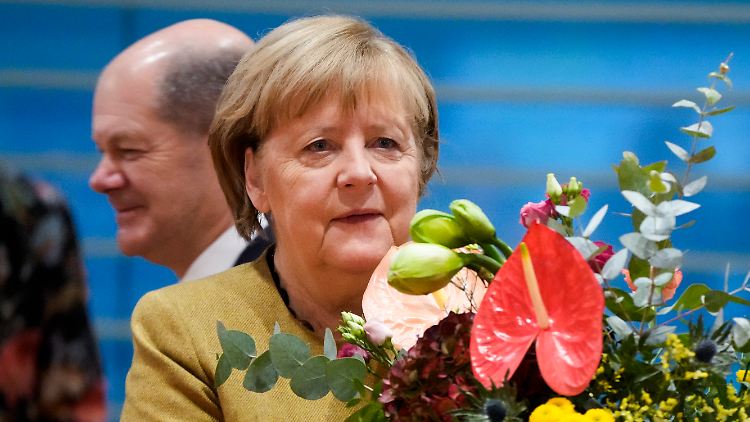 Noch ist Merkel Nummer eins vor Scholz.