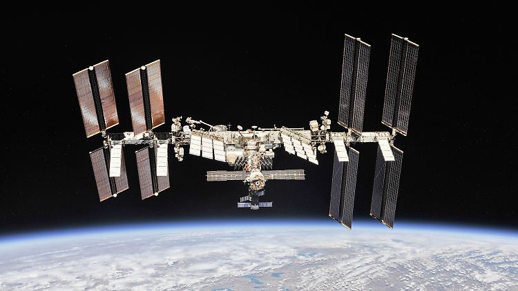 Geplant war, dass die Astronauten eine defekte Funkantenne ersetzen.