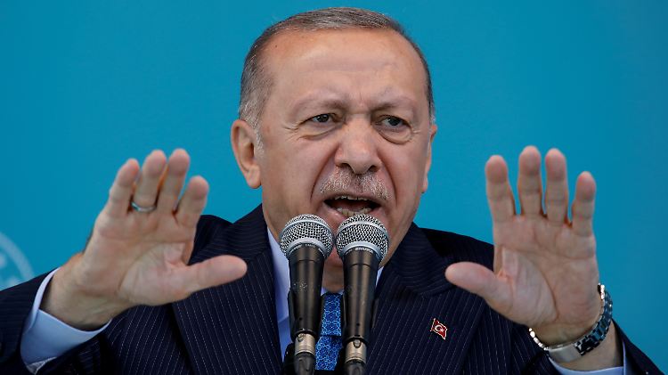 Mit einem unkonventionellen geldpolitischen Ansatz will Erdogan die Türkei aus ihren schweren Wirtschaftskrise führen. Bislang erreicht er das Gegenteil. 