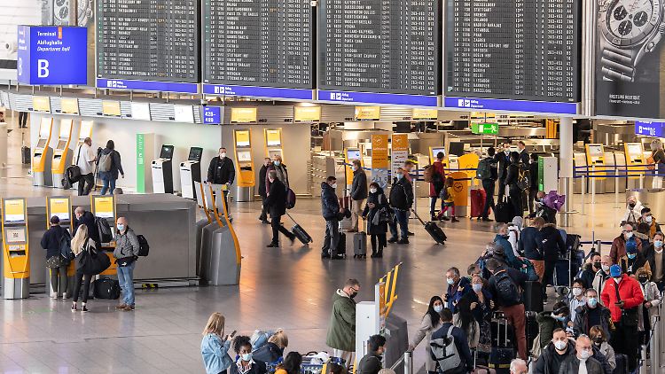 Reisende dürften Omikron schon vor einiger Zeit nach Deutschland gebracht haben.