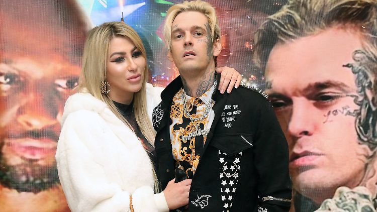 Da war es noch große Liebe: Aaron Carter und seine Verlobte Melanie Martin im April 2021.