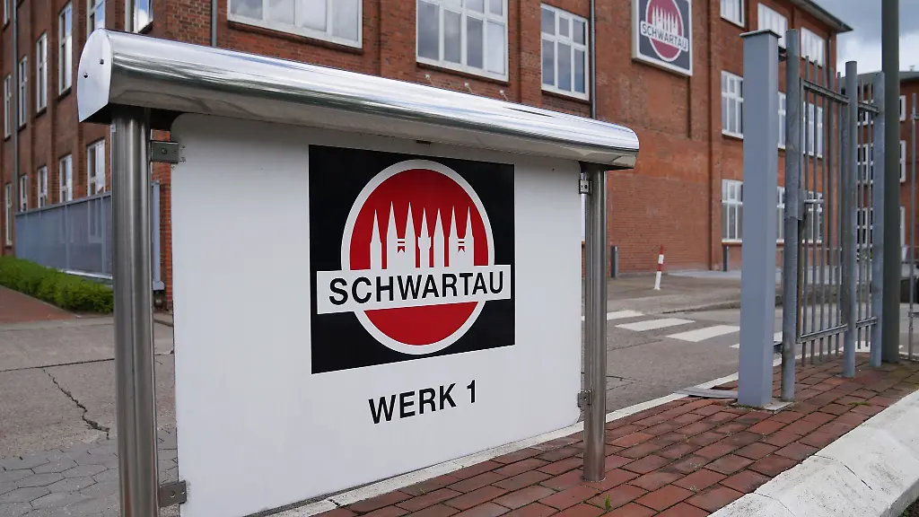 Die-Gewerkschaft-Nahrung-Genuss-Gaststaetten-NGG-hat-die-Beschaeftigten-der-Schwartauer-Werke-bei-Niederegger-Marzipan-und-bei-Carstens-Luebecker-Marzipan-erneut-zu-einem-Warnstreik-aufgerufen-Diesmal-soll-er-48-Stunden-dauern