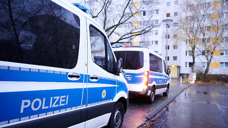 Die Bundespolizei durchsuchte unter anderem ein Wohnhaus in der Landsberger Allee in Berlin. Mehr als 40 Gebäude in drei Bundesländern wurden bei dem Großeinsatz berücksichtigt.
