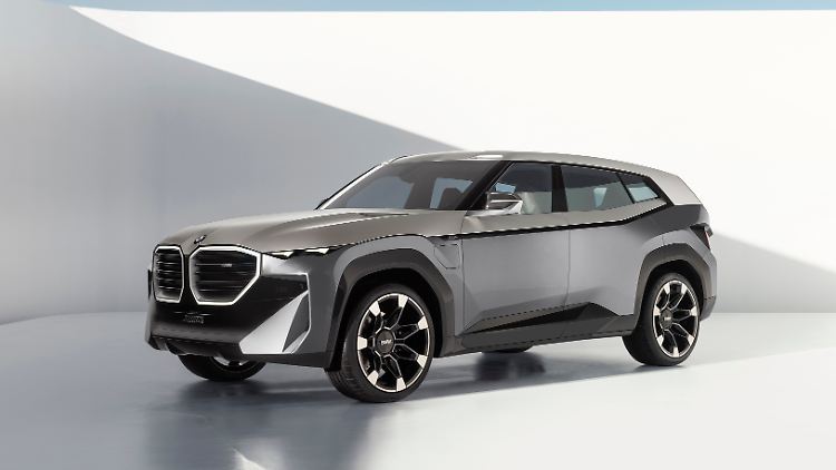 Mit fünf Metern Länge, einem riesigen Kühlergrill und scharfen Kanten im Blech sorgt die Studie des BMW XM für einen Sturm der Entrüstung.