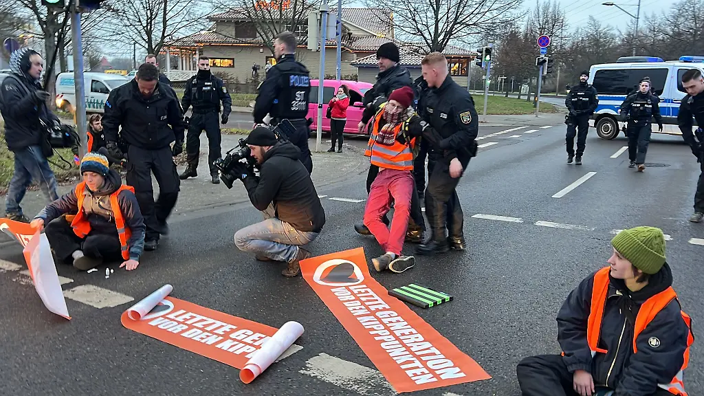 Im-Zusammenhang-mit-Protestaktionen-unter-anderem-der-Letzten-Generation-sind-in-Sachsen-Anhalt-38-Ermittlungsverfahren-eingeleitet-worden