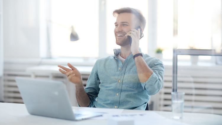 Ein monatlich kündbarer Tarif bietet größere Flexibilität als herkömmliche Handyverträge – lohnt sich das?