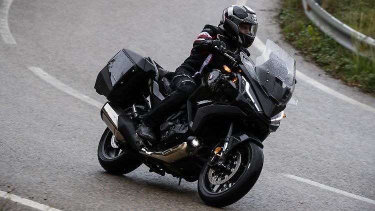 Honda baut sein Tourer-Angebot aus. Die neue NT ist eine Mischung bekannter Komponenten. Sie verspricht jede Menge Kurvenspaß auf der Langstrecke, ist aber nicht perfekt.