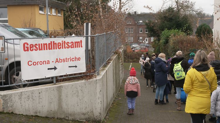 Die Chefin der Amtsärzte, Ute Teichert, geht davon aus, dass "die gemeldeten Zahlen nur ein Teil der positiven Nachweise sind".