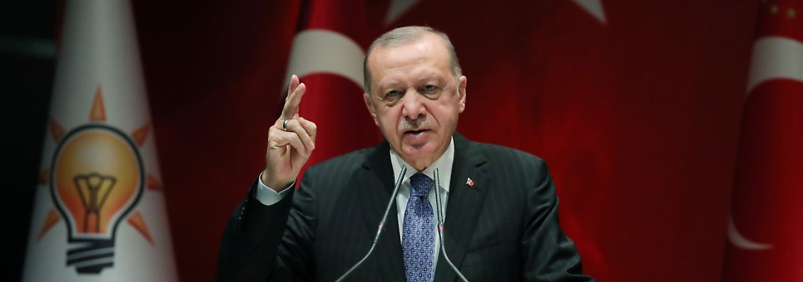 2021-11-23T112206Z_592582707_RC2B0R999T8Q_RTRMADP_3_TURKEY-CURRENCY.JPG
