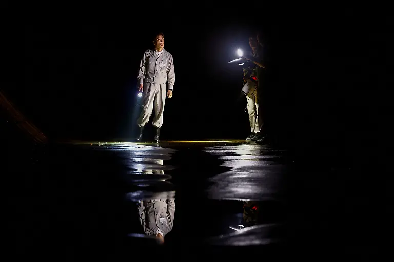 2024-10-02T232050Z-629432868-RC24W8APU7F7-RTRMADP-3-CLIMATE-CHANGE-JAPAN-RAIN