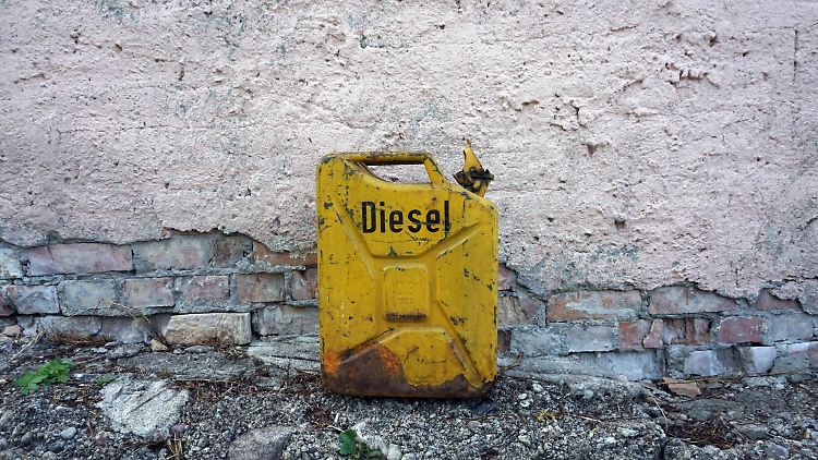 Diesel kostet im Monatsmittel im November 1,56 Euro je Liter - und war damit so teuer wie nie zuvor.