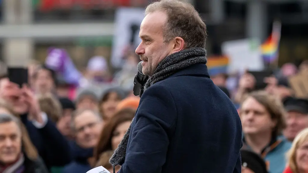 Oberbuergermeister-Silvio-Witt-parteilos-war-in-der-Vergangenheit-unter-anderem-Schirmherr-von-Christopher-Street-Day-Veranstaltungen