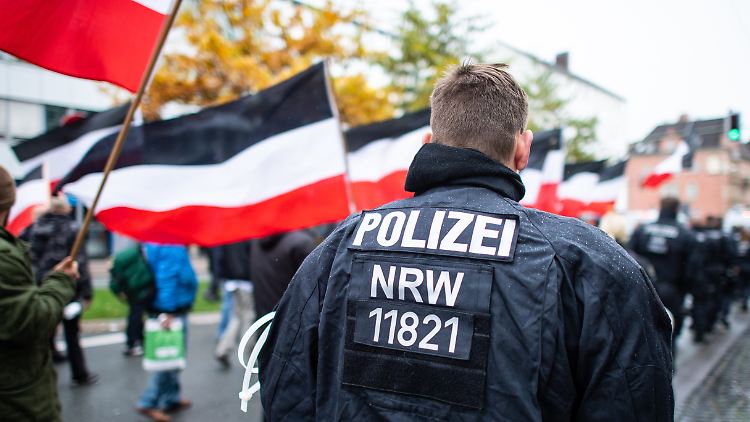 In den Datenbanken der Polizei liegen  788 offene Haftbefehle gegen Rechtsextremisten vor.