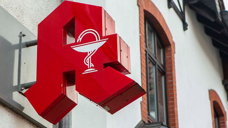 Apotheker wollen seit Langem gegen das Coronavirus impfen. Der Verband der deutschen Hausärzte ist strikt dagegen.