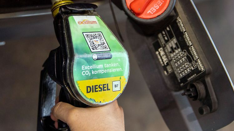 "Beim Dieselpreis kommt derzeit alles gleichzeitig", erklärt der ADAC.