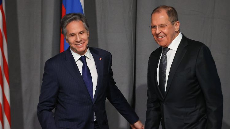 Gute Miene, aber hart in der Sache. Russlands Außenminister Lawrow (r.) und sein US-Kollege Blinken.