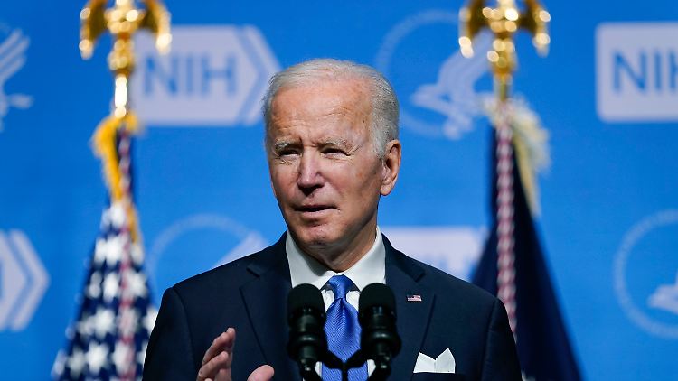 "Wir werden diese Variante mit Wissenschaft und Geschwindigkeit bekämpfen, nicht mit Chaos und Verwirrung", sagte US-Präsident Biden.