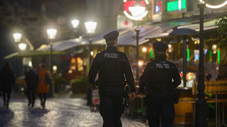 Nach dem Ausschluss aus vielen Bereichen des öffentlichen Lebens werden Ungeimpfte "natürlich zusätzlich aggressiv", sagte der GdP-Vorsitzende Oliver Malchow.