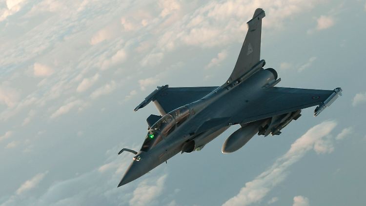Es handelt sich um den bislang größten Rüstungsauftrag für Kampfflieger des Typs Rafale.