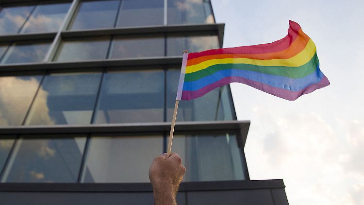 Angriffe aufgrund sexueller Orientierung können in einer "liberalen offenen Gesellschaft" nicht geduldet werden, so Hamburgs Innensenator Grote.