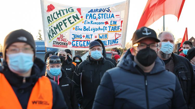 Ein "Sozialtarifvertrag" mit mehr Sicherheit würde den Konflikt schnell lösen, so Daniel Friedrich, Leiter des IG Metall-Bezirks Küste.