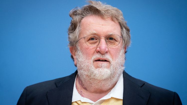 STIKO-Chef Mertens ist es lieber, "wenn es durch Überzeugung gelingt, die Menschen zu etwas Sinnvollem wie der Impfung zu bewegen".