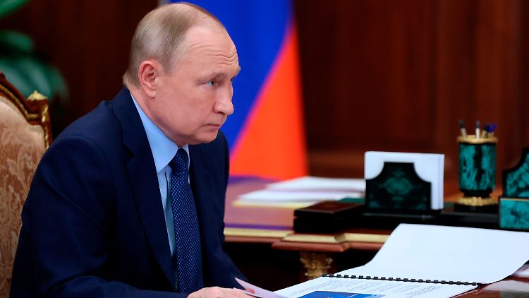 Will mit US-Präsident Biden über die Ukraine beraten: der russische Präsident Putin.