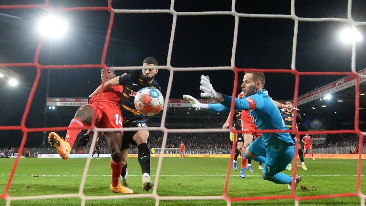 Awoniyi erzielte sein neuntes Saisontor. RB-Keeper Gulacsi  vereitelte gleich reihenweise Union-Chancen.