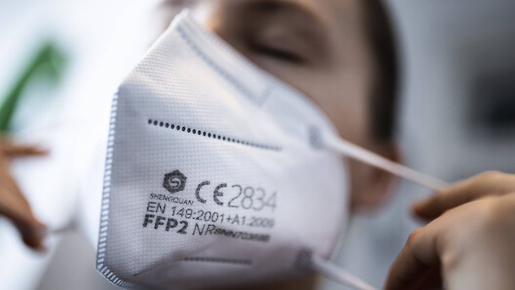 FFP2-Masken reduzieren das Ansteckungsrisiko mit dem Coronavirus auf ein Minimum. 