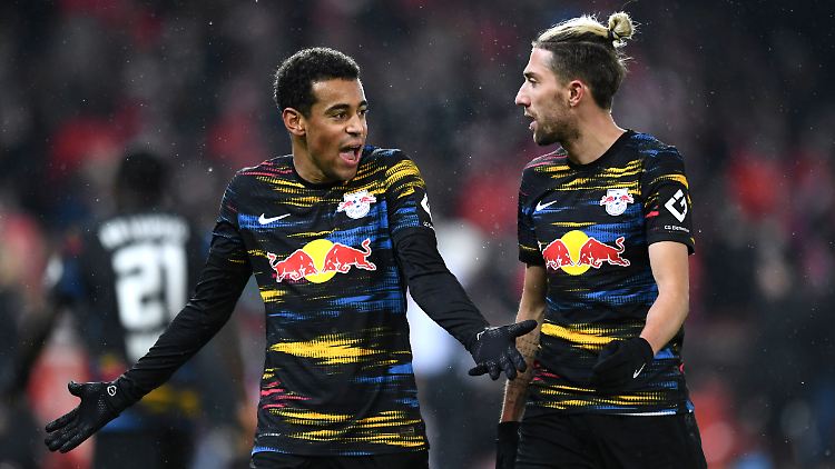 Auch Tyler Adams und Kevin Kampl scheinen ratlos auf der Suche nach einer schnellen Lösung.