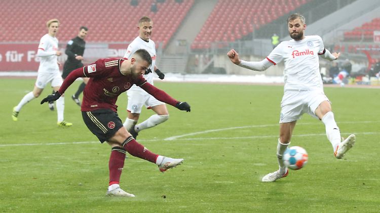 Erik Shuranov nagelte den Ball zum vorentscheidenden 2:0 für Nürnberg gegen Kiel ins Netz.