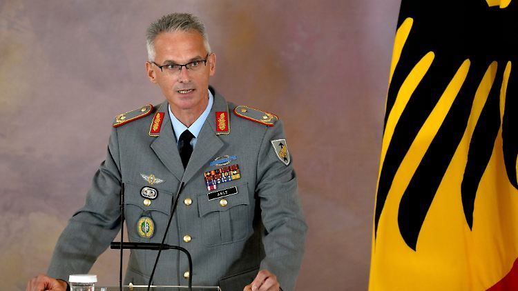Unter dem Kommando von Jens Arlt brachten rund 500 Soldaten Tausende Menschen in Sicherheit.