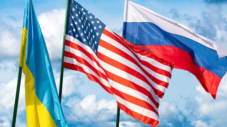 Die beiden Präsidenten der USA und Russland wollen am Dienstagabend über die Lage an der ukrainischen Grenze sprechen.