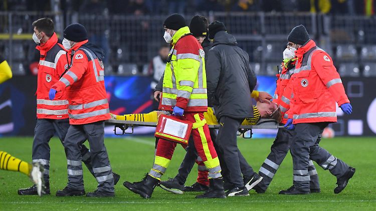 Ein benommener Julian Brandt nach seiner Kopf-Kollision.