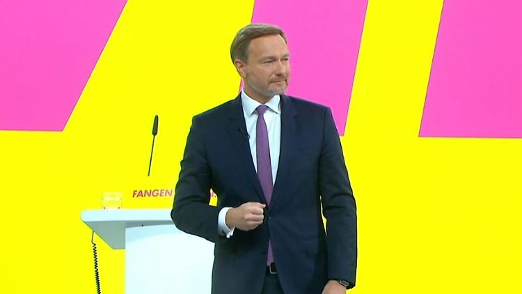 Summa summarum nimmt der Bund 2021 gemäß Lindners Plan 240 Milliarden Euro Schulden auf - inklusive der 60 zunächst unverbrauchten und wohl bald "umgeparkten" Milliarden.