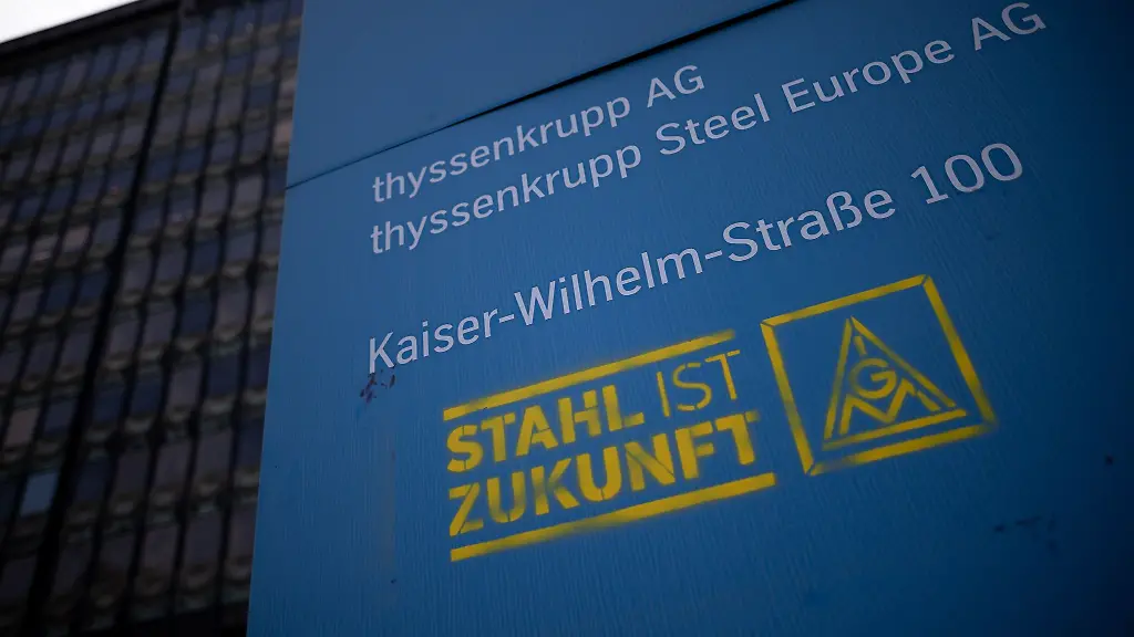Die-NRW-Landesregierung-geht-davon-aus-dass-das-Gruenstahlprojekt-von-Thyssenkrupp-wie-geplant-umgesetzt-wird