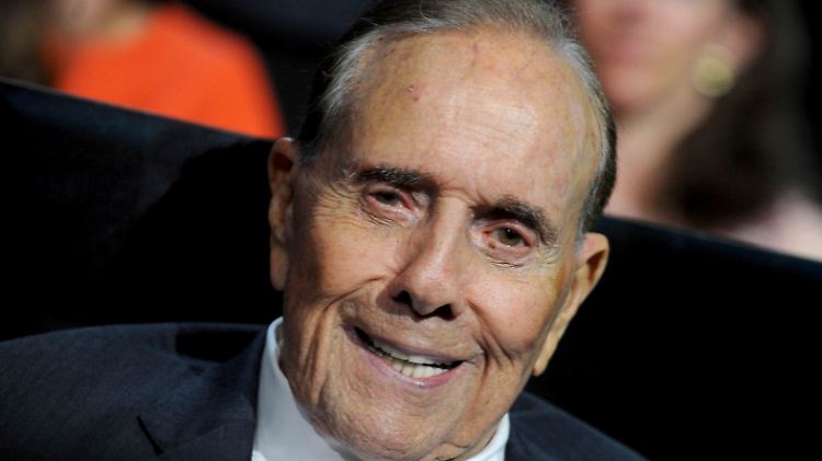 Bob Dole wurde 98 Jahre alt.