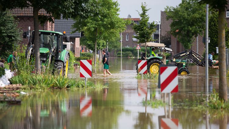 Je länger sich die Wetterlagen festsetzen, desto extremer könnten Hitzewellen oder Dauerregen werden.